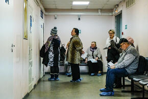 Стало известно, сколько будут платить за больничный в 2026 году Экономист рассказал, какие суммы получат россияне с разным стажем и зарплатой